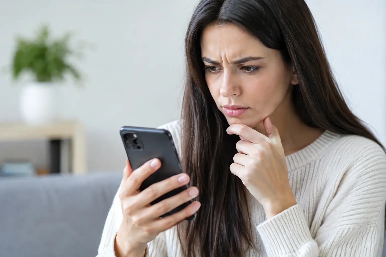 שיחה מחברת סלולר: האם היא אמיתית או התחזות?